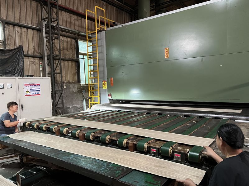 Dongguan Lingfeng Wood Industry Co., Ltd. dây chuyền sản xuất của nhà sản xuất
