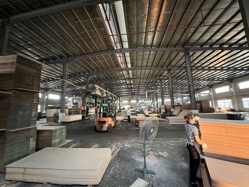 Dongguan Lingfeng Wood Industry Co., Ltd. dây chuyền sản xuất của nhà sản xuất