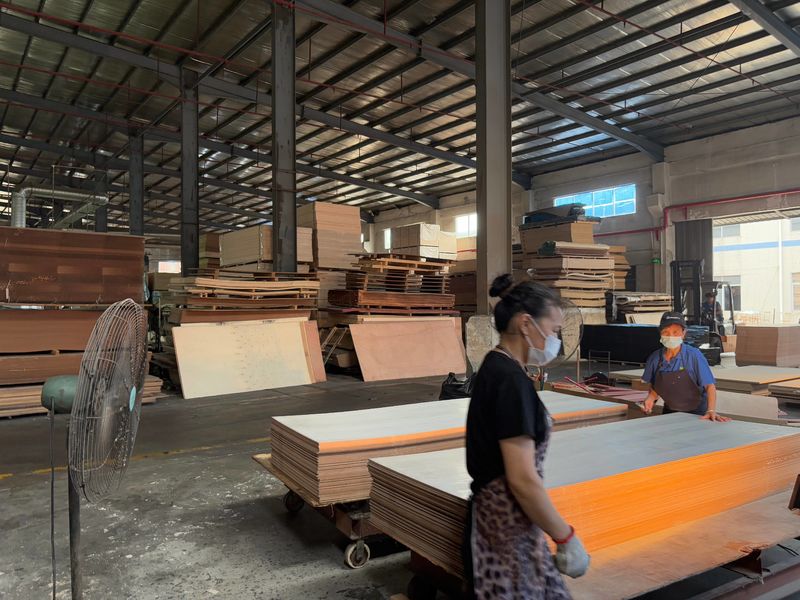 Dongguan Lingfeng Wood Industry Co., Ltd. dây chuyền sản xuất của nhà sản xuất