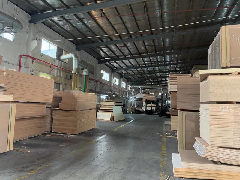 Dongguan Lingfeng Wood Industry Co., Ltd. dây chuyền sản xuất của nhà sản xuất