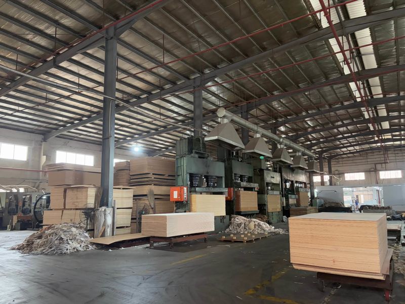 Dongguan Lingfeng Wood Industry Co., Ltd. dây chuyền sản xuất của nhà sản xuất